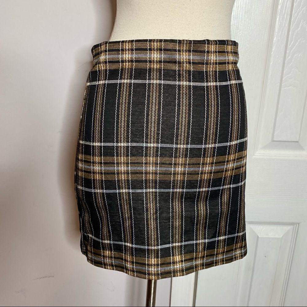 Hesperus Plaid Mini Skirt Size Medium Black Tan - Picture 8 of 8